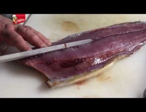 “Tonno Subito”, la video ricetta del trancio di tonno con fagioli e cipolla