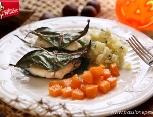 Filetti di rombo in foglie di limone con zucca gialla e purè di patate