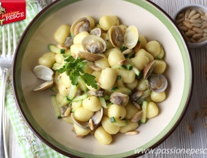 Gnocchetti alle vongole con zucchine alla bisque di granchio